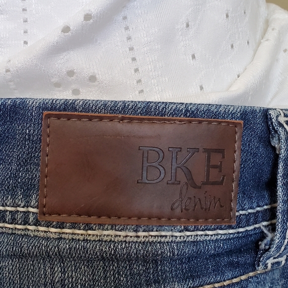 Cool Denim Shorts with Applique. Unique Comfy Fit - Picture 7 of 11